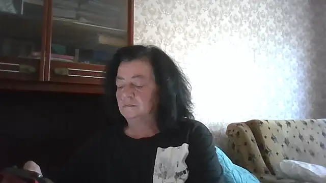 Snapshot of GypsiQueen2 chatting on July 1, 5:53 am GypsiQueen2 online show from July 1, 5:53 am