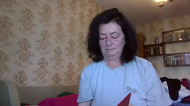 Snapshot of GypsiQueen2 chatting on July 9, 9:35 am GypsiQueen2 online show from July 9, 9:35 am