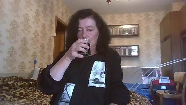 Snapshot of GypsiQueen2 chatting on July 10, 4:20 pm GypsiQueen2 online show from July 10, 4:20 pm