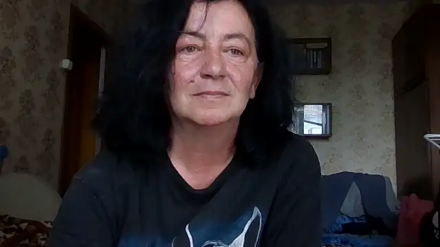 Snapshot of GypsiQueen2 chatting on July 15, 11:26 am GypsiQueen2 online show from July 15, 11:26 am