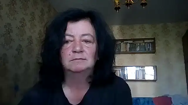Snapshot of GypsiQueen2 chatting on July 16, 6:19 am GypsiQueen2 online show from July 16, 6:19 am