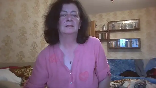 Snapshot of GypsiQueen2 chatting on July 16, 6:25 pm GypsiQueen2 online show from July 16, 6:25 pm