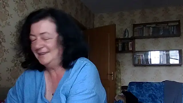Snapshot of GypsiQueen2 chatting on July 19, 8:07 am GypsiQueen2 online show from July 19, 8:07 am