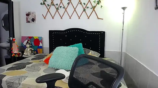 naughty girl 4u online show from April 17, 5:38 pm