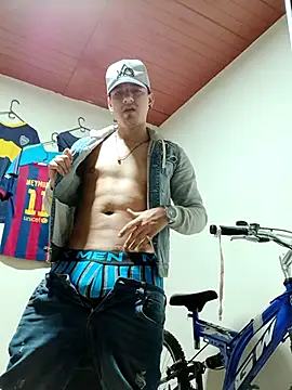 Snapshot of Triplex_Coolness chatting on September 18, 6:15 am Triplex Coolness online show from September 18, 6:15 am