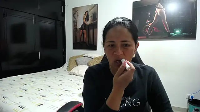 Snapshot of sharoon_cheerry chatting on February 21, 1:23 pm sharoon cheerry online show from February 21, 1:23 pm