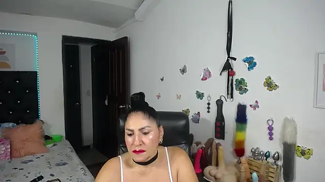 Snapshot of mature_bigboobs10 chatting on May 14, 4:19 am mature bigboobs10 online show from May 14, 4:19 am