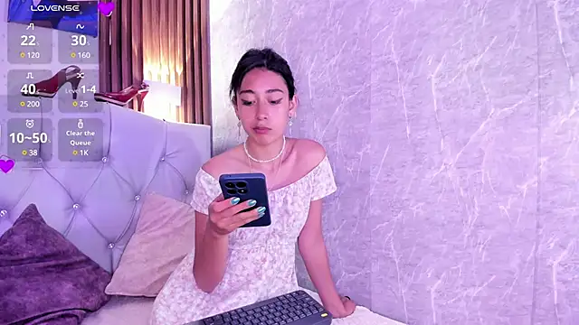 Snapshot of Scarlet_wd18 chatting on March 21, 9:01 pm Scarlet wd18 online show from March 21, 9:01 pm