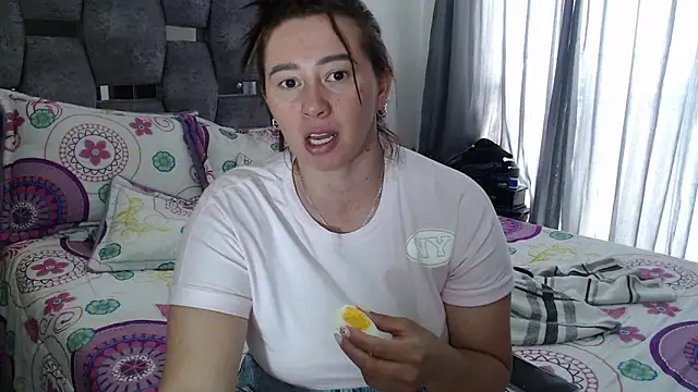 sara hott 1 online show from April 8, 3:23 pm