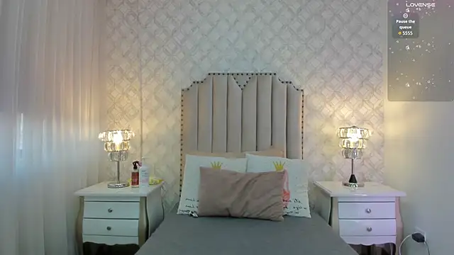 Pia Johnson  online show from March 23, 11:58 am