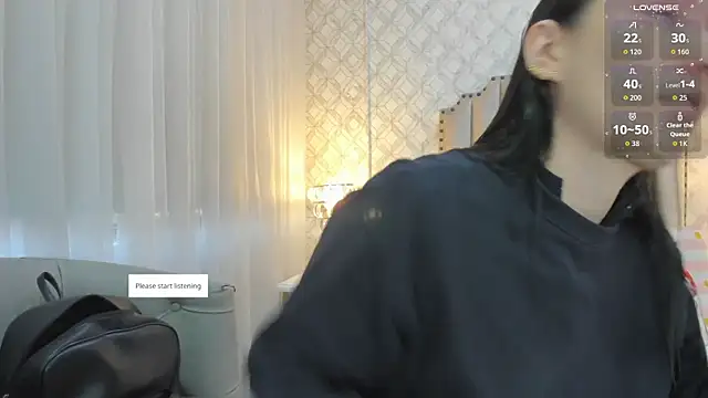 Pia Johnson  online show from April 18, 11:25 am