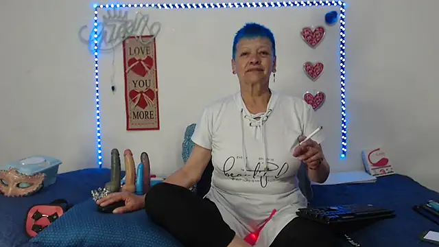 Snapshot of loquitaqueen011 chatting on January 25, 11:54 pm loquitaqueen011 online show from January 25, 11:54 pm
