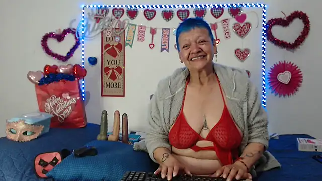 Snapshot of loquitaqueen011 chatting on February 15, 11:25 pm loquitaqueen011 online show from February 15, 11:25 pm