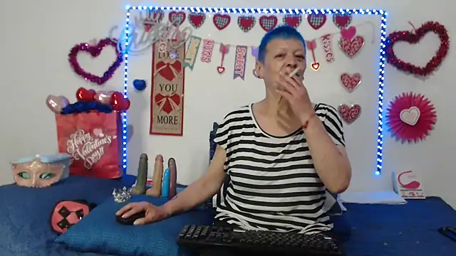 Snapshot of loquitaqueen011 chatting on February 16, 10:21 pm loquitaqueen011 online show from February 16, 10:21 pm