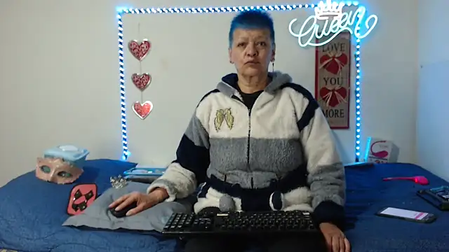 Snapshot of loquitaqueen011 chatting on September 17, 4:52 pm loquitaqueen011 online show from September 17, 4:52 pm