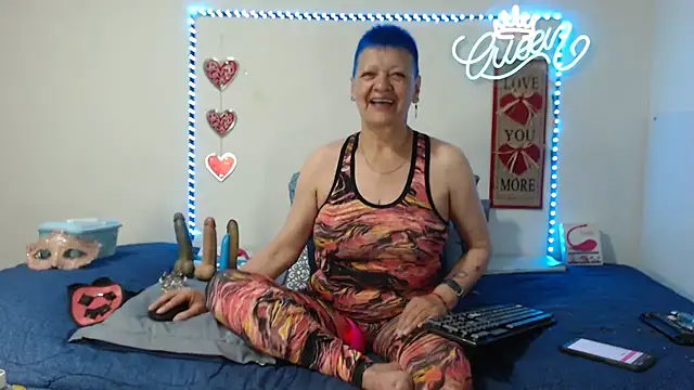 Snapshot of loquitaqueen011 chatting on September 21, 4:41 pm loquitaqueen011 online show from September 21, 4:41 pm