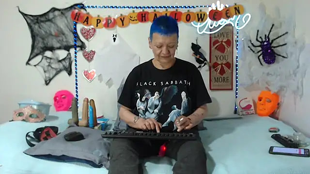 Snapshot of loquitaqueen011 chatting on October 13, 8:53 pm loquitaqueen011 online show from October 13, 8:53 pm