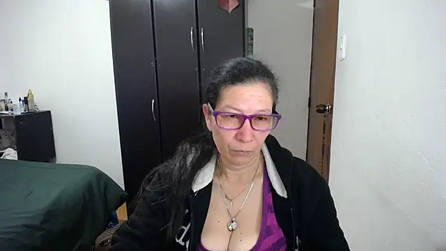 Snapshot of latin49 chatting on February 27, 5:07 am latin49 online show from February 27, 5:07 am