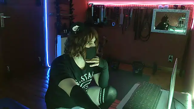 Snapshot of Ginny-the-bdsm-nympho chatting on April 26, 5:21 pm Ginny-the-bdsm-nympho online show from April 26, 5:21 pm