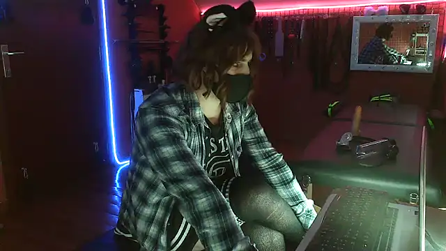 Snapshot of Ginny-the-bdsm-nympho chatting on May 14, 5:31 pm Ginny-the-bdsm-nympho online show from May 14, 5:31 pm