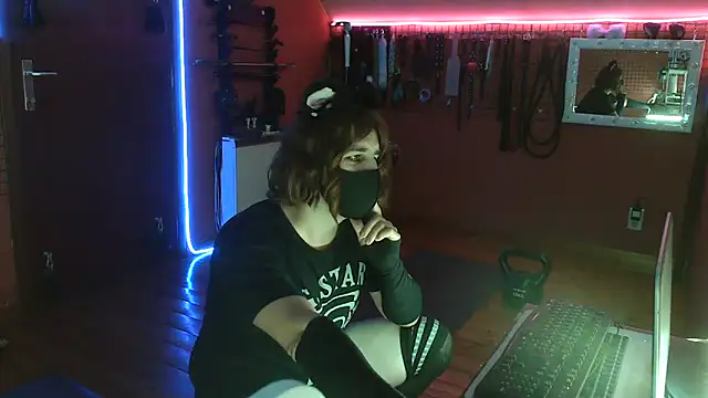Snapshot of Ginny-the-bdsm-nympho chatting on May 31, 5:09 pm Ginny-the-bdsm-nympho online show from May 31, 5:09 pm