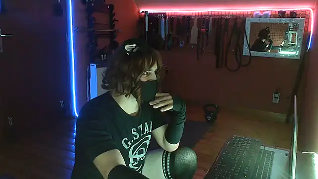 Snapshot of Ginny-the-bdsm-nympho chatting on June 7, 5:49 pm Ginny-the-bdsm-nympho online show from June 7, 5:49 pm