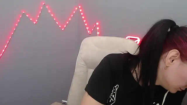 NinaFlawlees online show from March 13, 6:42 am