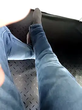 Snapshot of robinsan1010 chatting on March 7, 9:51 am robinsan1010 online show from March 7, 9:51 am