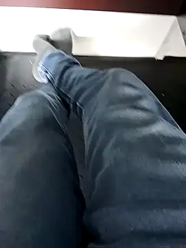 Snapshot of robinsan1010 chatting on March 8, 4:23 am robinsan1010 online show from March 8, 4:23 am