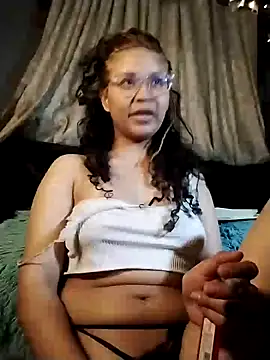 Snapshot of Hathorlove chatting on December 17, 11:05 pm Hathorlove online show from December 17, 11:05 pm