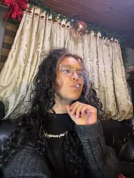 Snapshot of Hathorlove chatting on February 3, 3:42 am Hathorlove online show from February 3, 3:42 am