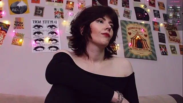 Luna Blake online show from March 18, 1:14 pm