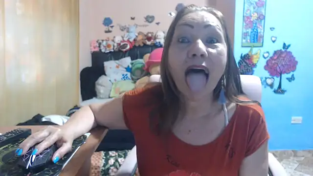 Snapshot of milfeddy_ chatting on April 22, 12:18 pm milfeddy online show from April 22, 12:18 pm