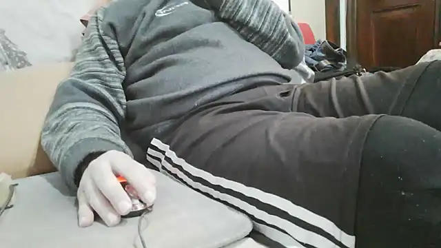 Snapshot of messi_syssy chatting on May 19, 3:07 pm messi syssy online show from May 19, 3:07 pm