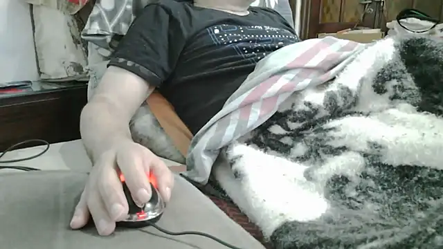 Snapshot of messi_syssy chatting on May 30, 10:12 am messi syssy online show from May 30, 10:12 am