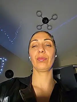 Snapshot of LeticiaWoods chatting on June 18, 11:20 pm LeticiaWoods online show from June 18, 11:20 pm
