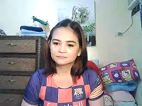 Snapshot of Kisses-13 chatting on May 3, 12:22 pm Kisses-13 online show from May 3, 12:22 pm