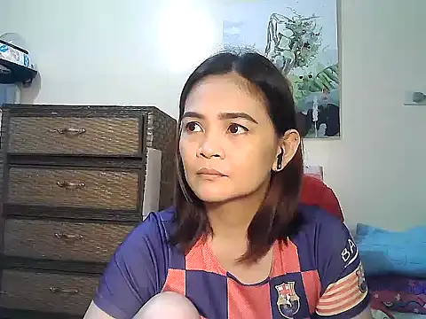 Snapshot of Kisses-13 chatting on May 28, 1:30 pm Kisses-13 online show from May 28, 1:30 pm