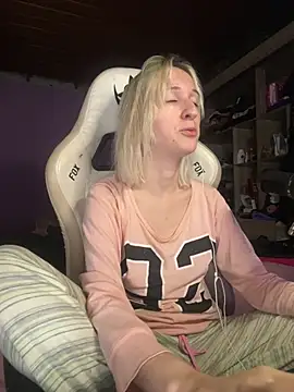 bunnydark00 online show from June 11, 4:54 am