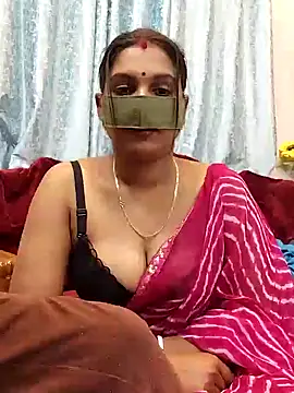 Queen Dolly online show from January 6, 5:49 pm