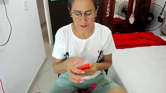 Snapshot of jademartin_ chatting on March 17, 8:40 pm jademartin online show from March 17, 8:40 pm