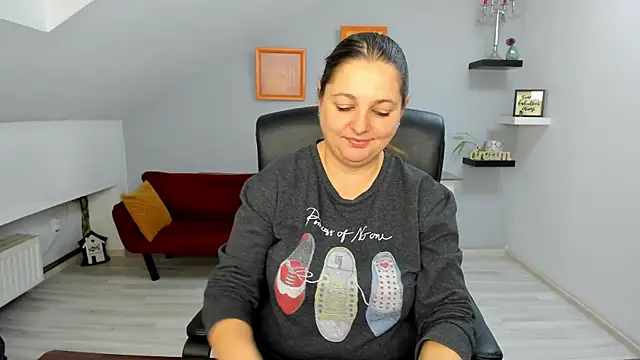 LollaGirl online show from December 18, 4:29 am