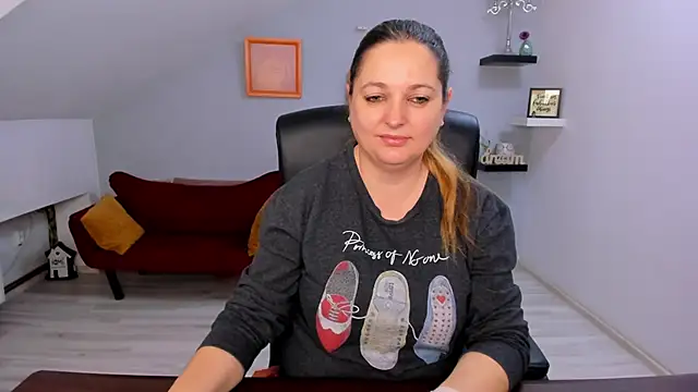 LollaGirl online show from February 20, 4:20 am