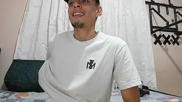 davidlatin66 online show from March 12, 8:48 pm