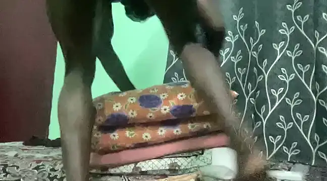 Indian-Drag-Queen online show from January 24, 1:14 pm