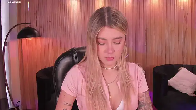 EveBensonX online show from November 16, 6:02 pm