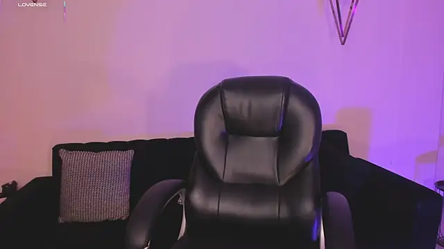 EveBensonX online show from December 5, 11:41 am