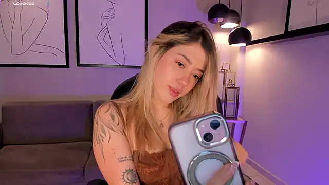 EveBensonX online show from January 10, 12:40 pm