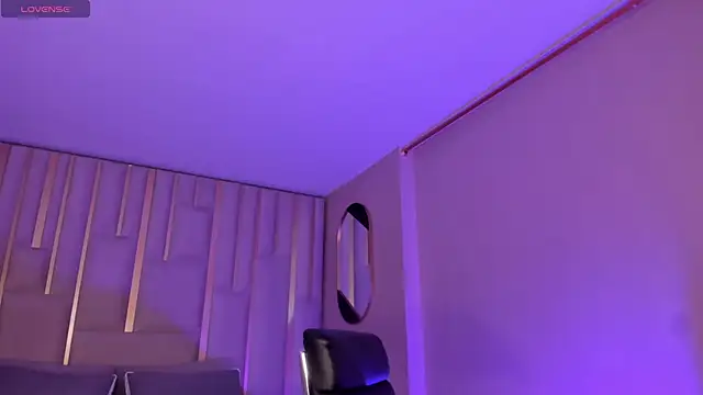 EveBensonX online show from April 16, 9:39 pm