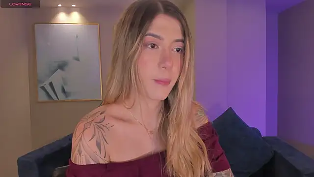 EveBensonX online show from April 19, 5:56 pm